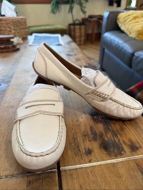 Cynthia Rowley NWT Antique White/Ivory Leather Penny Loafers 8.5